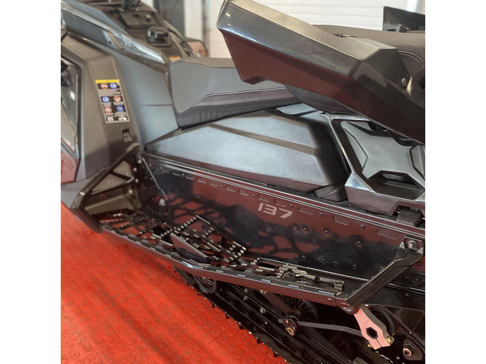 2025 Polaris 650 Indy Adventure 137 alt