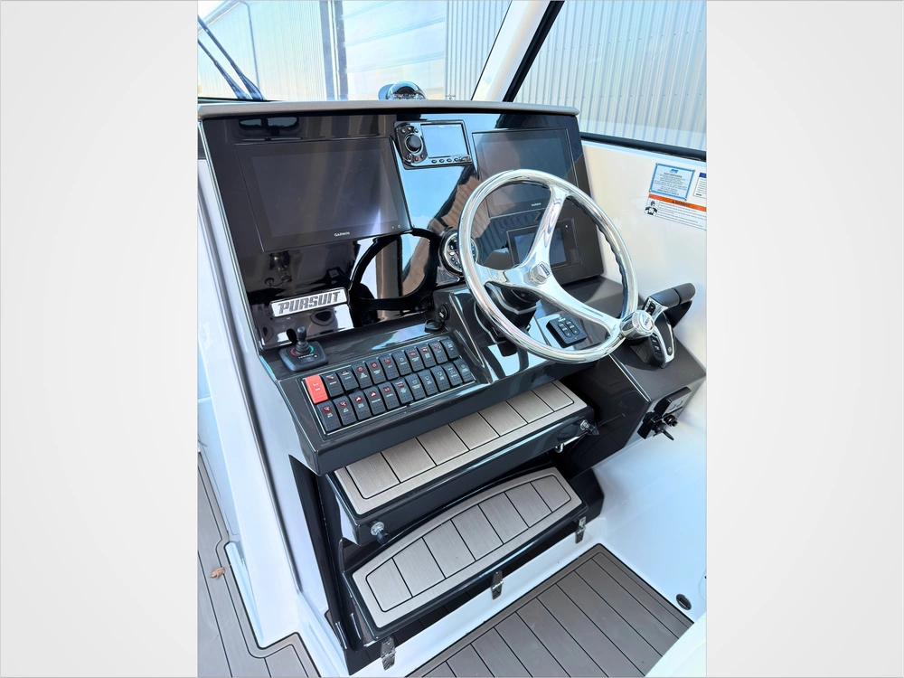 2021 Pursuit Dc 326 alt