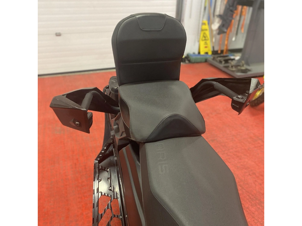 2025 Polaris 650 Indy Adventure 137 alt