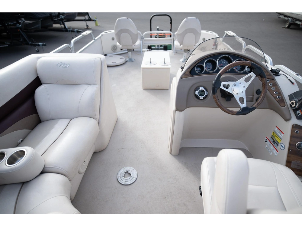 2011 Manitou Encore 23 4-point alt