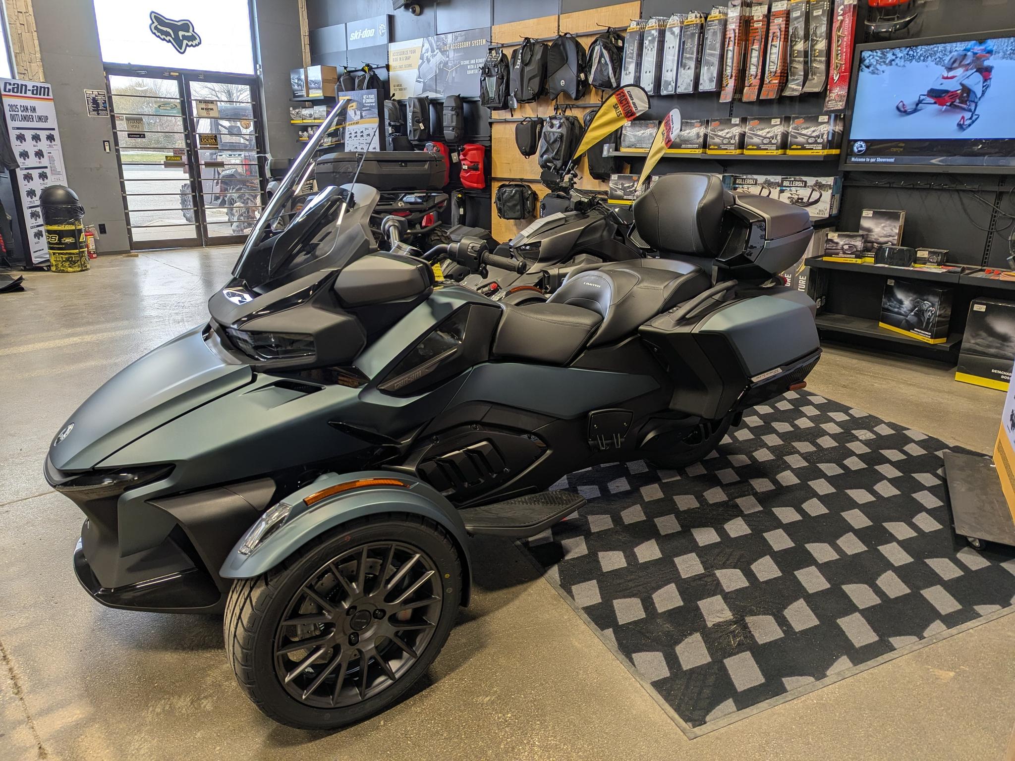 2026 Can-Am SPYDER RT LTD 1330 SE6 BE DRK 26  G1TJ