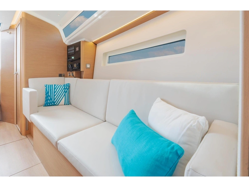 2026 Jeanneau Sun Odyssey 350 alt