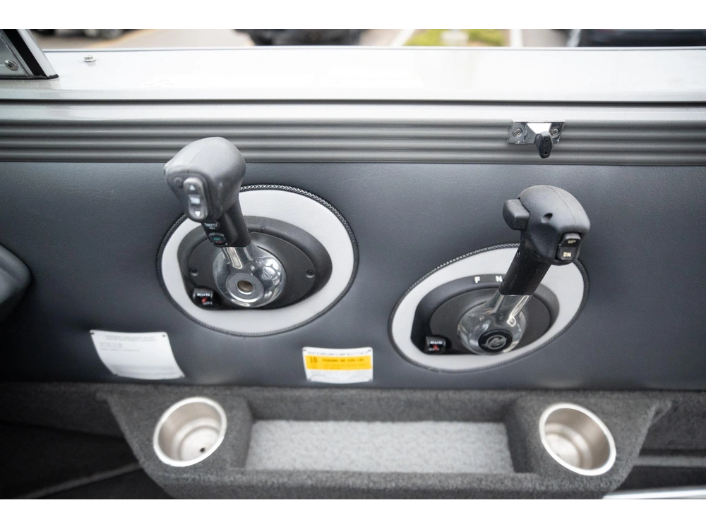 2013 Lund Boat Co 2150 Baron alt