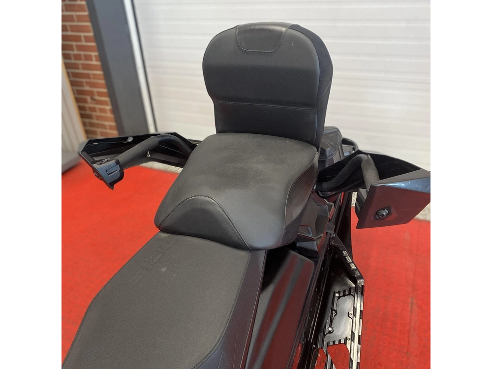 2025 Polaris 650 Indy Adventure 137 alt