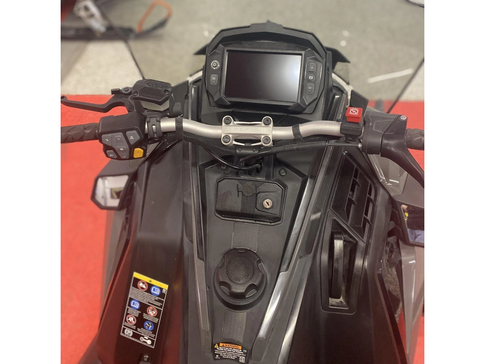 2025 Polaris 650 Indy Adventure 137 alt