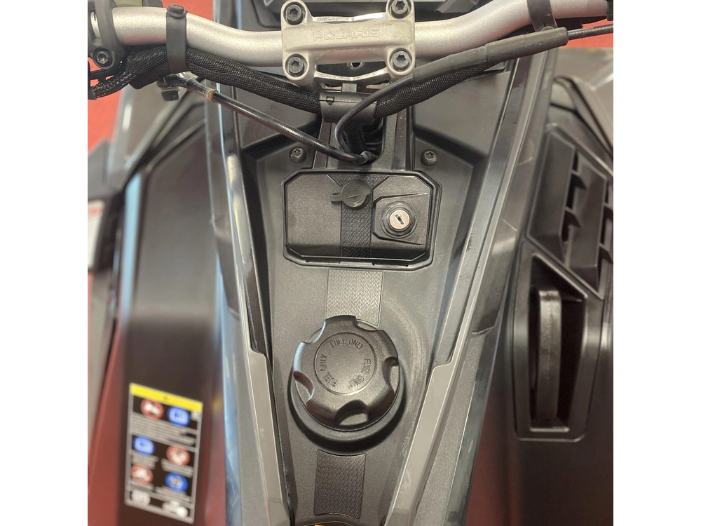 2025 Polaris 650 Indy Adventure 137 alt