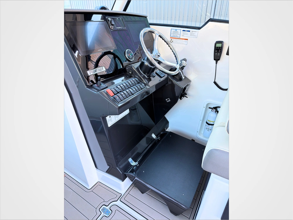 2021 Pursuit Dc 326 alt