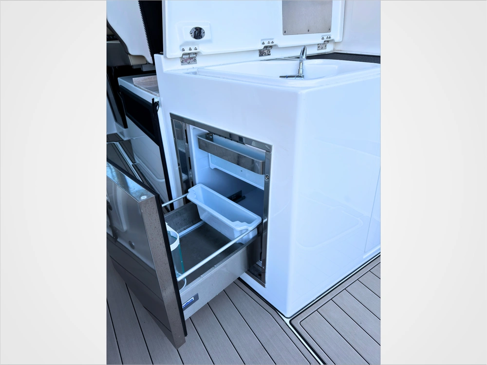 2021 Pursuit Dc 326 alt