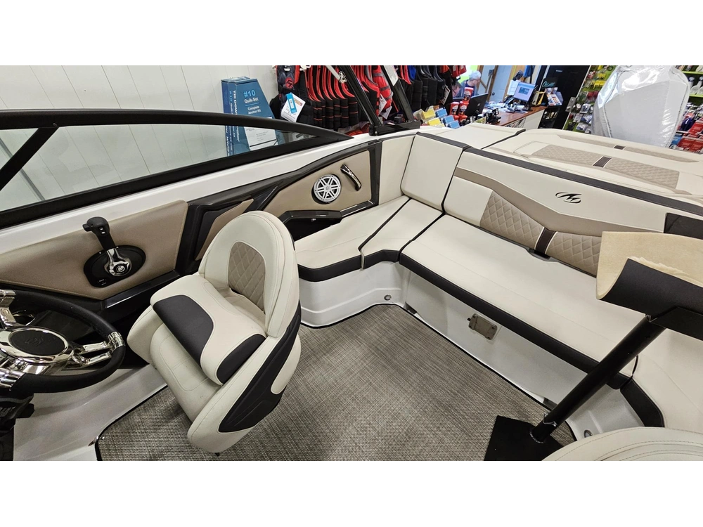 Monterey Boats 235ss 2023 alt