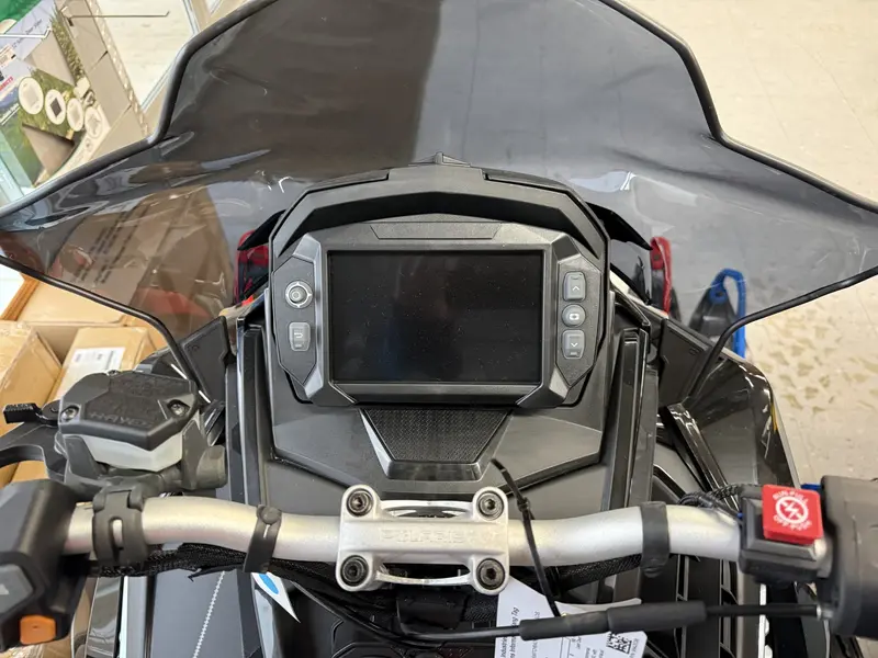 2026 Polaris 850 INDY VR1 DYNAMIX 137 S26TDZ8RS