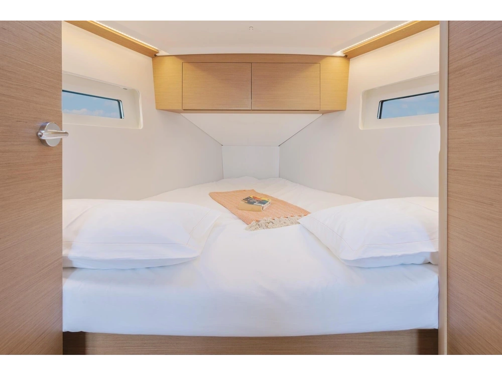 2026 Jeanneau Sun Odyssey 350 alt