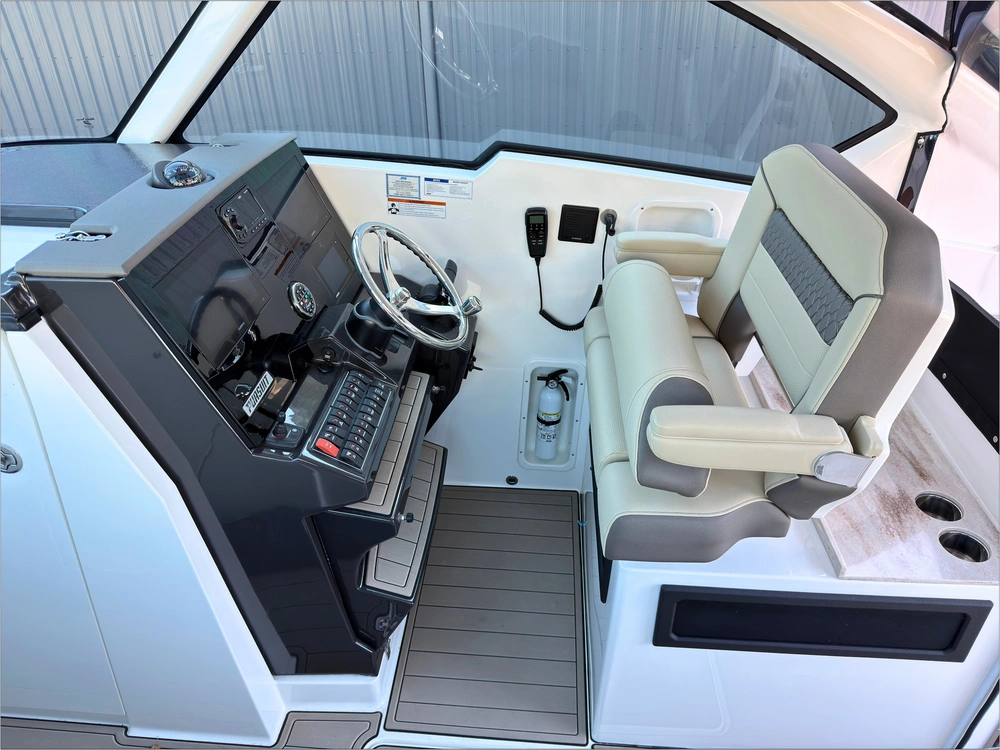 2021 Pursuit Dc 326 alt