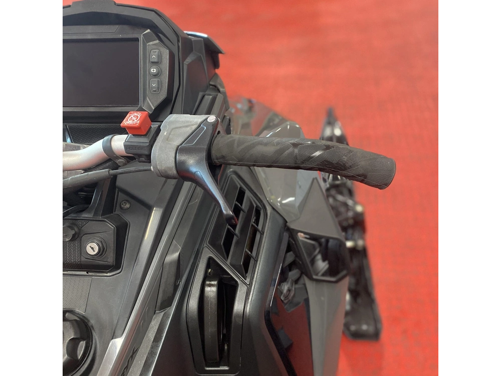 2025 Polaris 650 Indy Adventure 137 alt