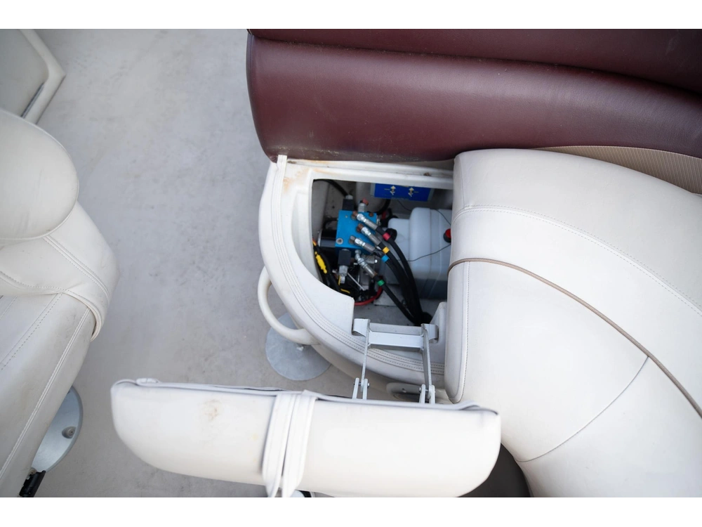 2011 Manitou Encore 23 4-point alt