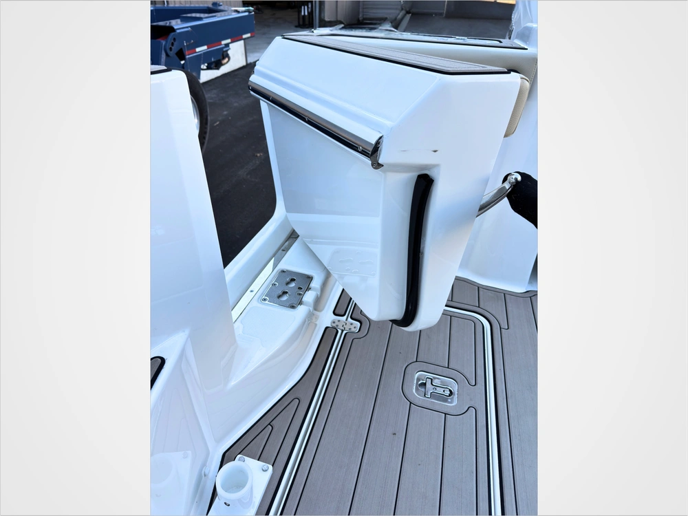 2021 Pursuit Dc 326 alt