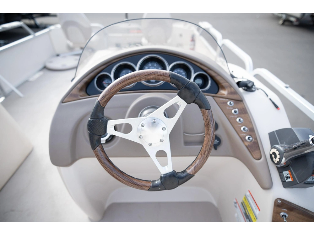 2011 Manitou Encore 23 4-point alt