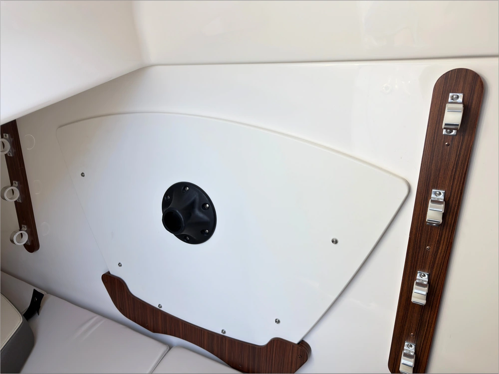 2021 Pursuit Dc 326 alt