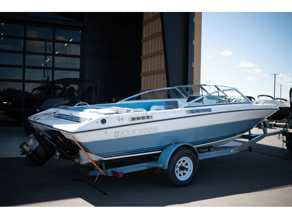 1989 Four Winns 190 Freedom alt