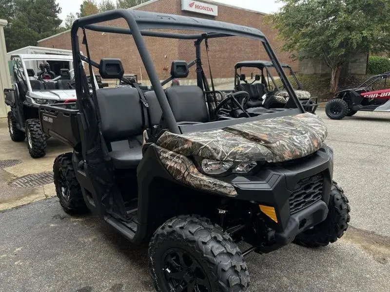 2025 Can-Am Defender DPS HD7