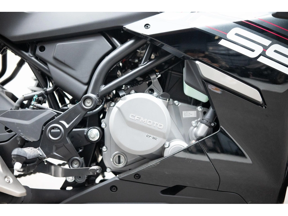 2024 Cfmoto 300ss alt