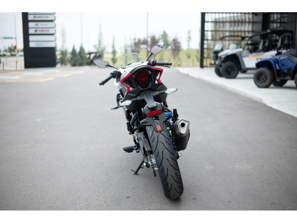 2024 Cfmoto 300ss alt