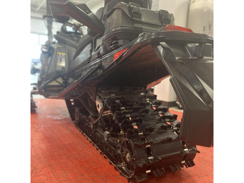 2025 Polaris 650 Indy Adventure 137 alt