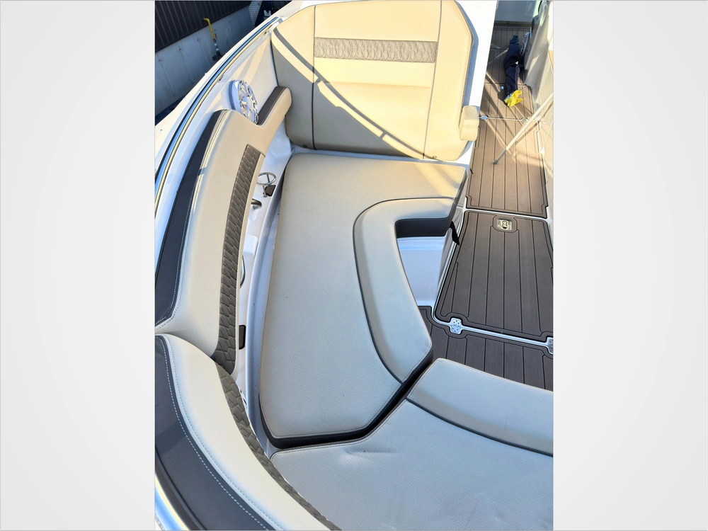 2021 Pursuit Dc 326 alt