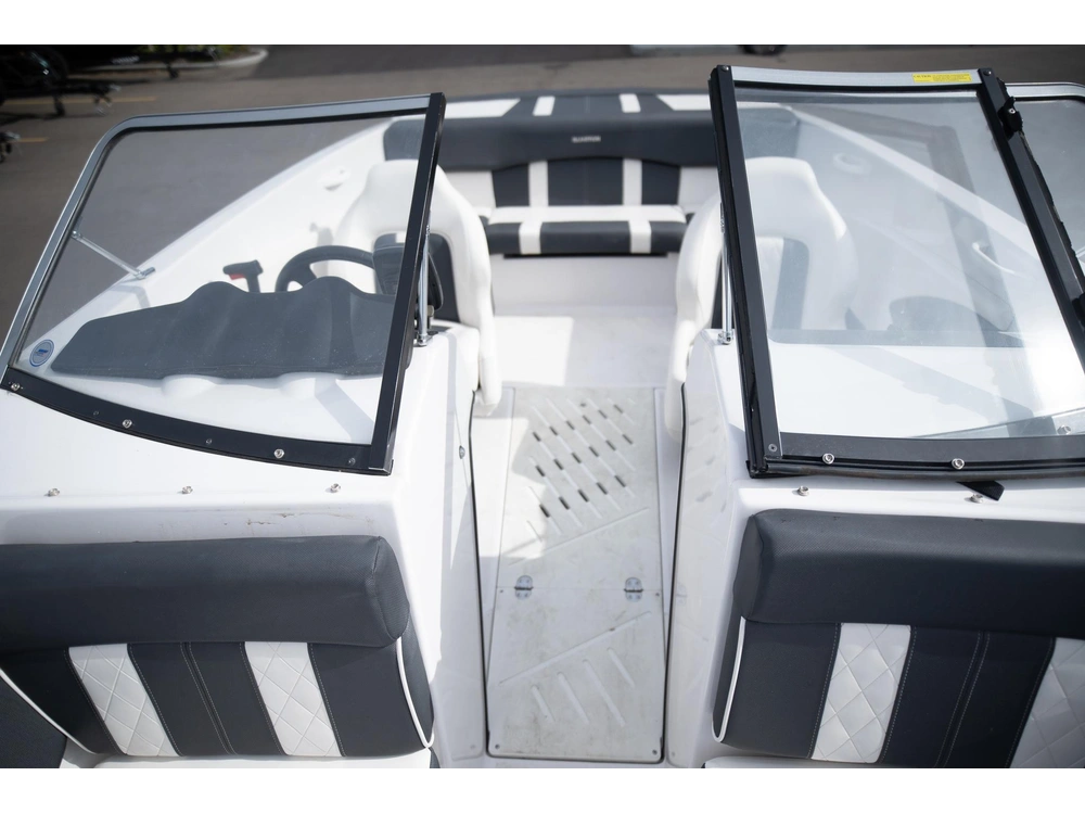 2014 Glastron 185 alt