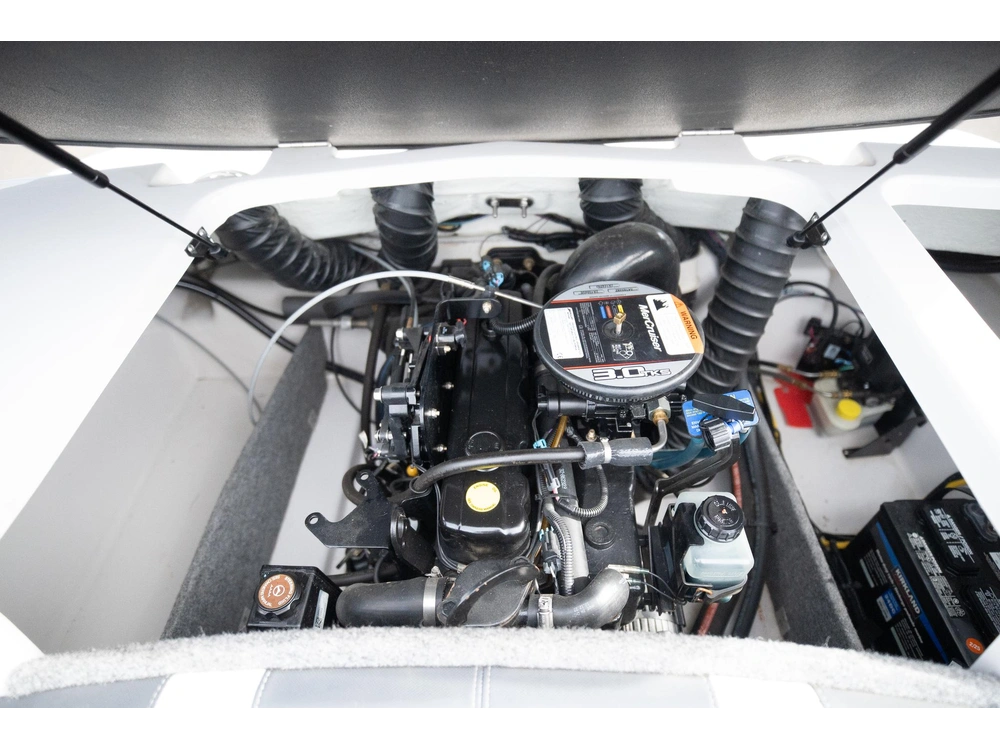 2014 Glastron 185 alt