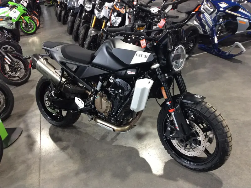 2025 Husqvarna SVARTPILEN 801 thumbnail 2