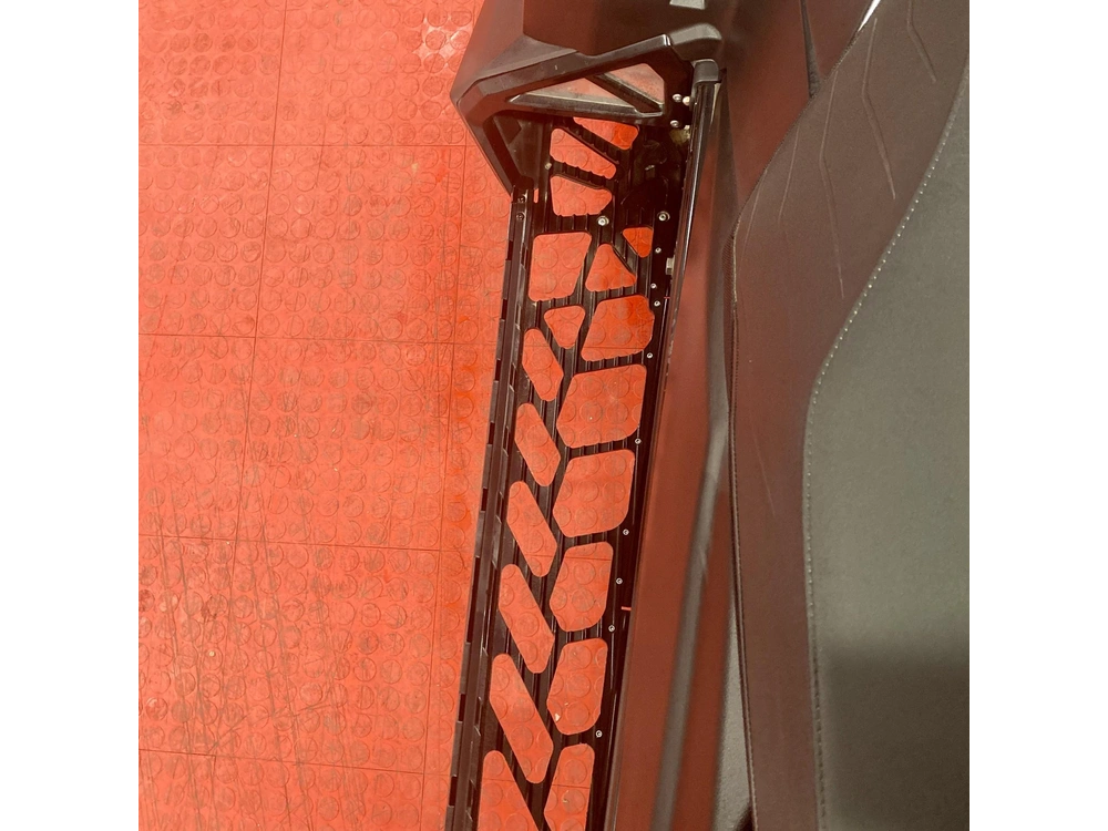 2025 Polaris 650 Indy Adventure 137 alt