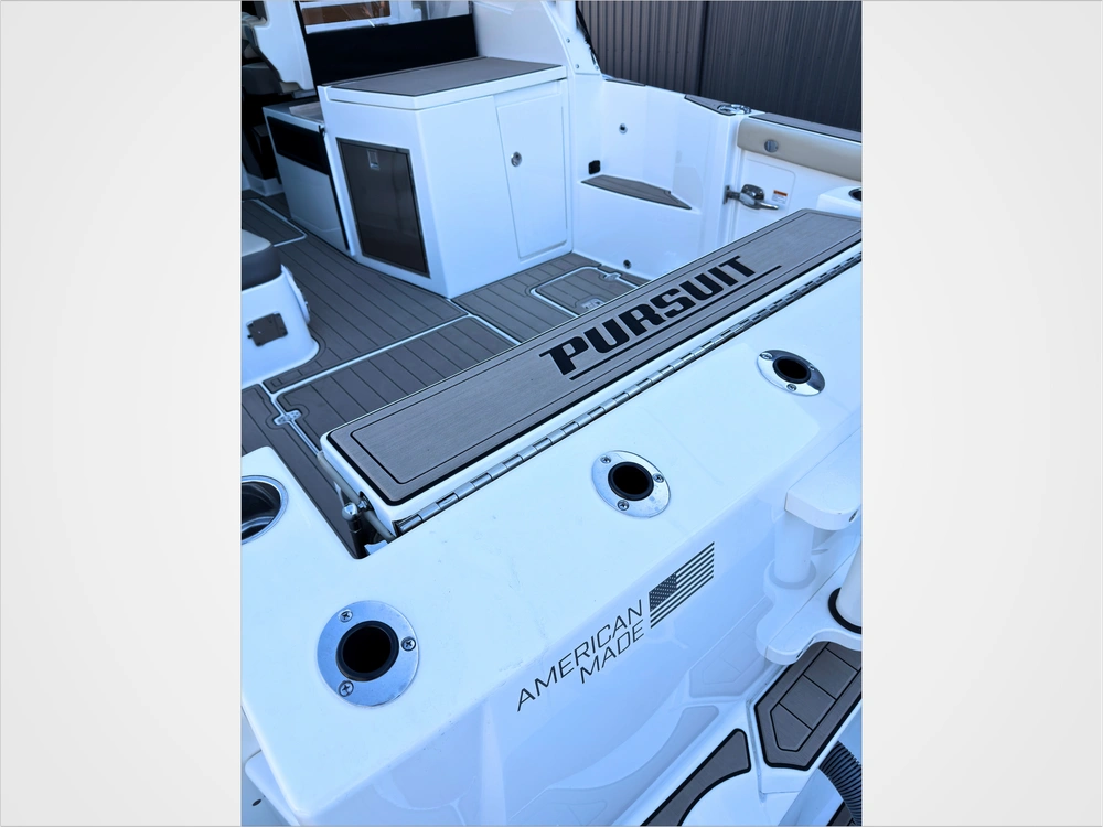 2021 Pursuit Dc 326 alt