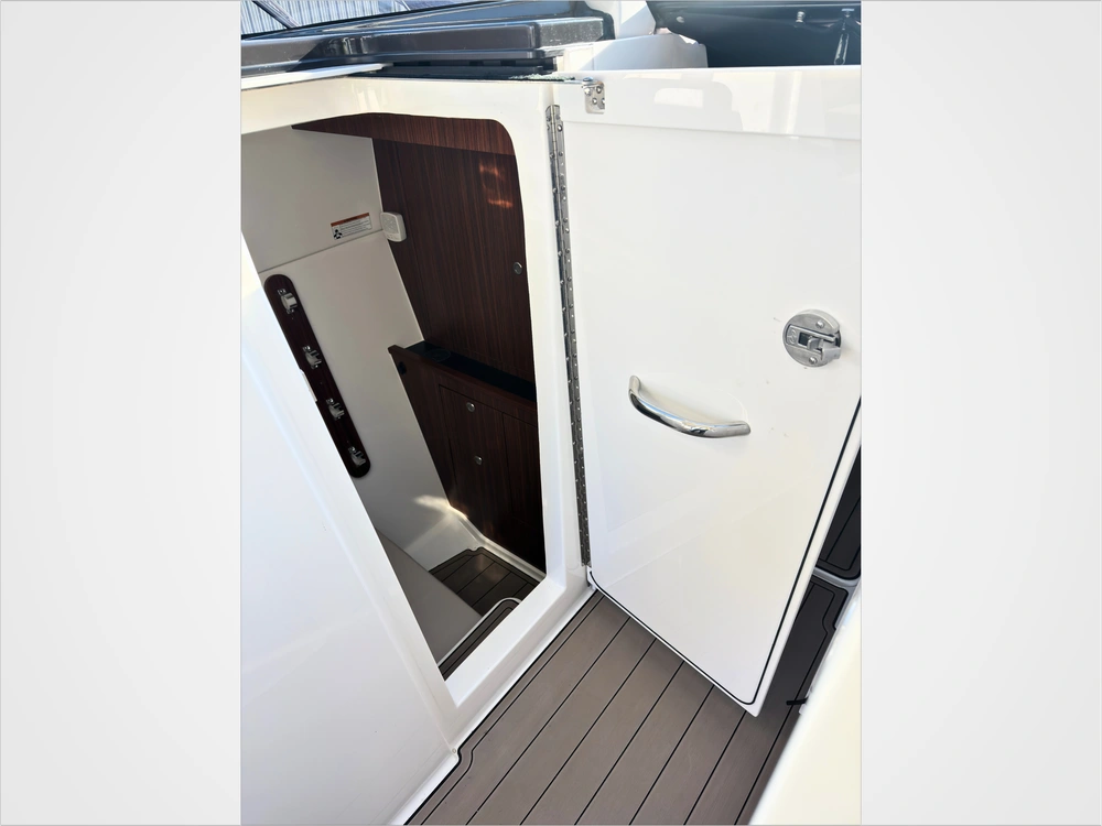 2021 Pursuit Dc 326 alt