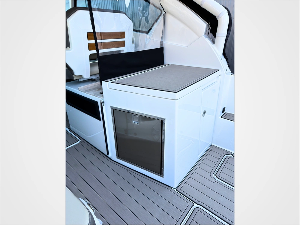 2021 Pursuit Dc 326 alt