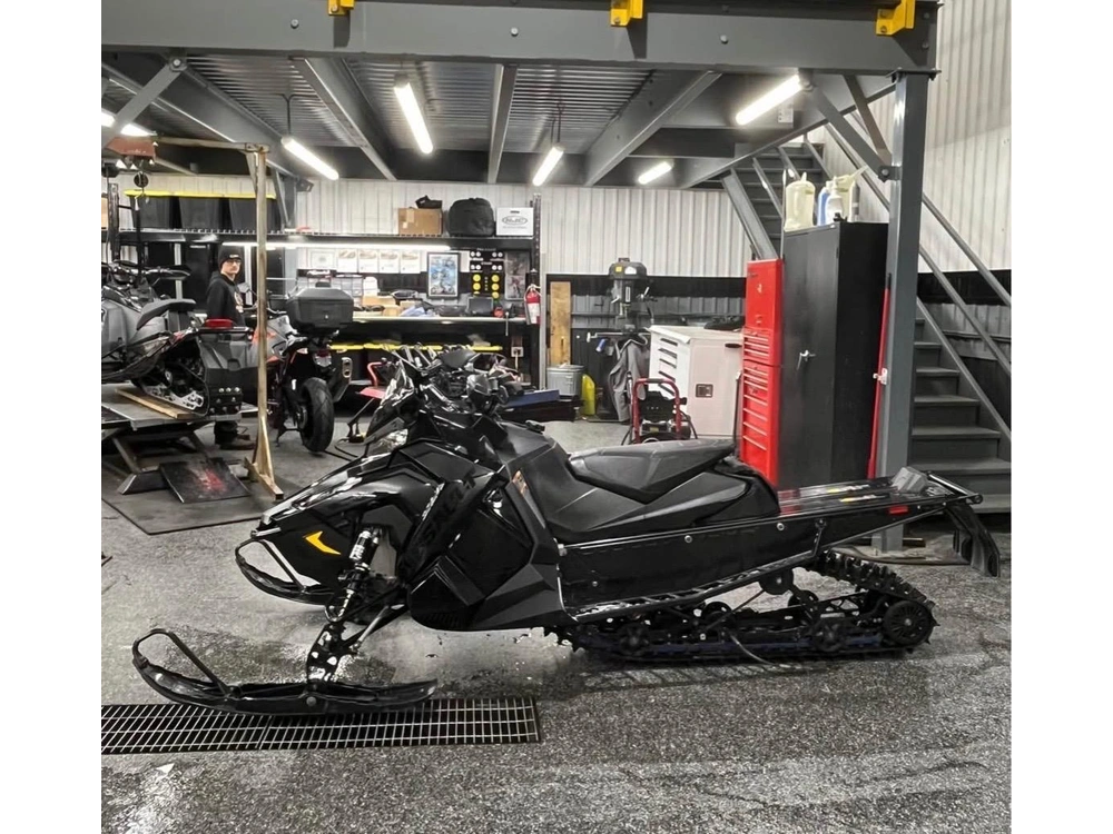 Polaris 850 Switchback Assault 144 2019 alt