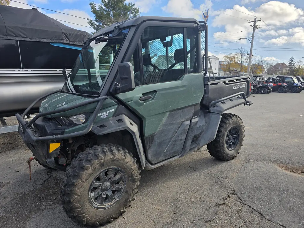 2022 Can-Am Defender DPS Cab HD9