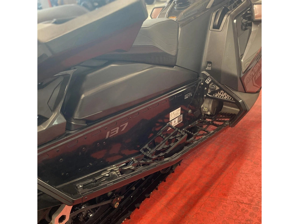 2025 Polaris 650 Indy Adventure 137 alt