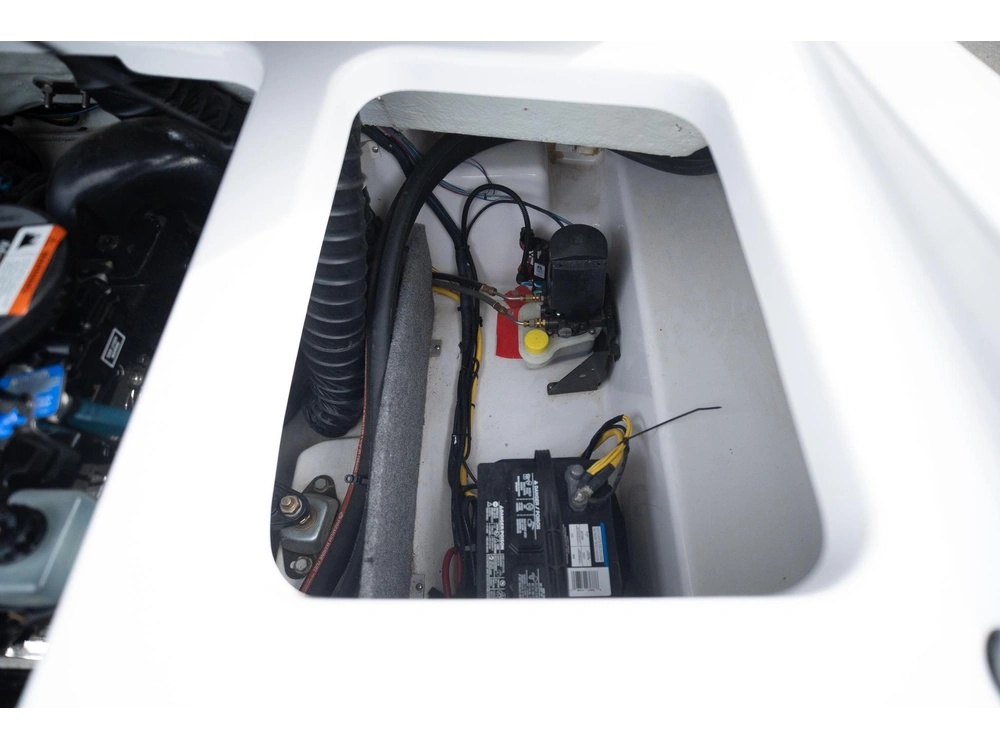 2014 Glastron 185 alt