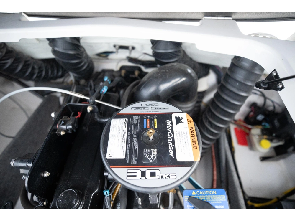 2014 Glastron 185 alt