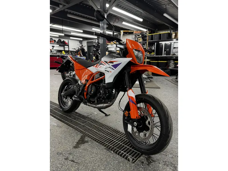 2025 KTM 390 SMC R thumbnail 8
