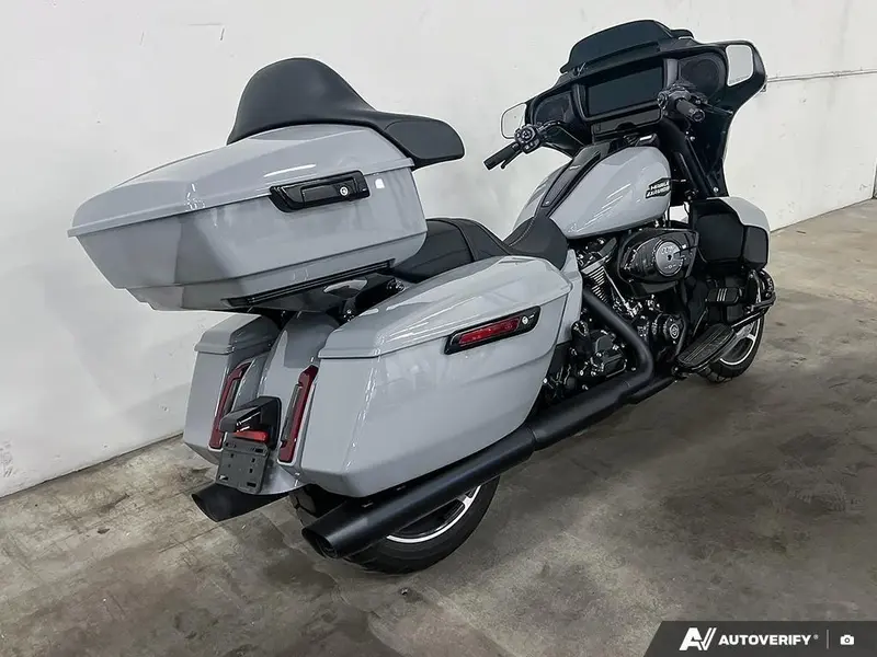 2025 Harley-Davidson FLHX - Street Glide® thumbnail 5