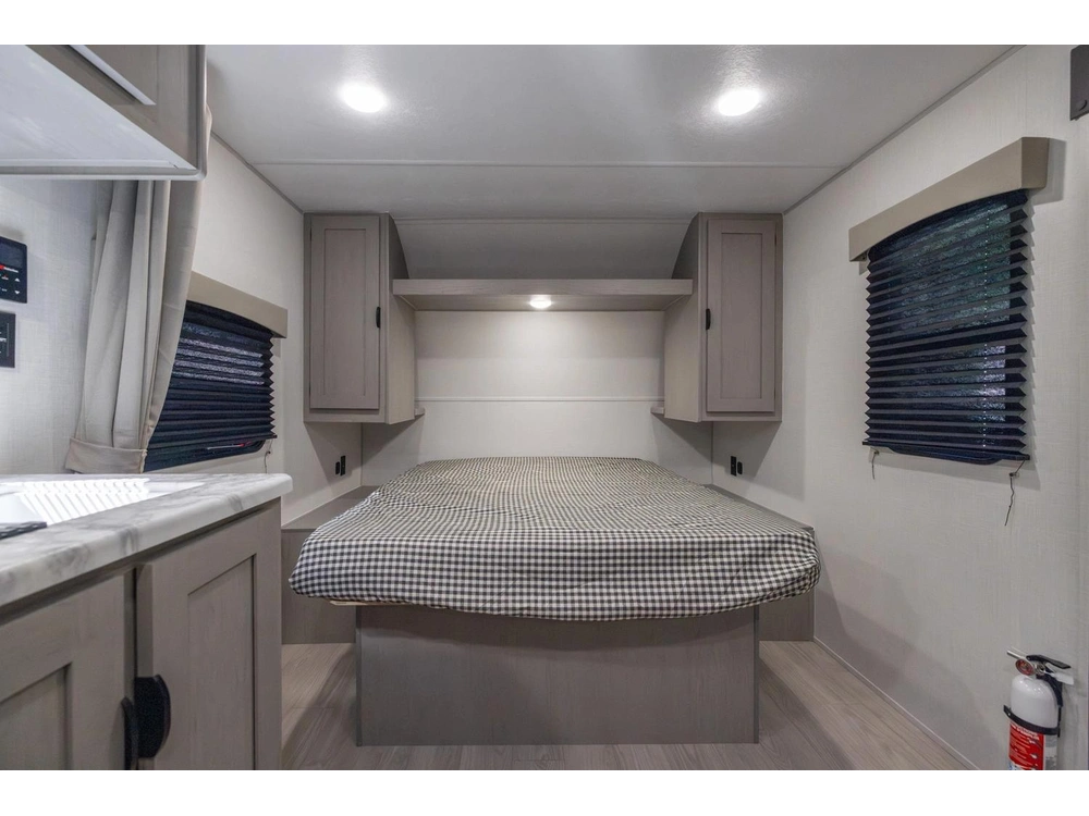 2026 Forest River Viking 25qbh alt