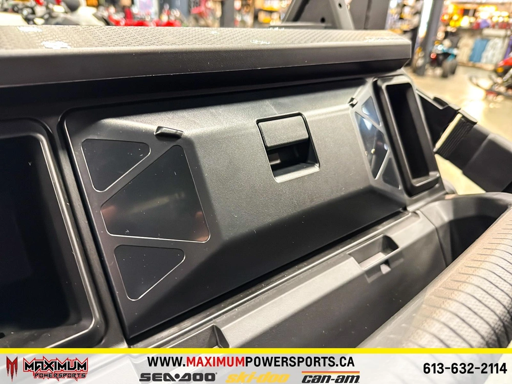 Can-am Defender Xt Hd11 W/10.25 Infotainment 2026 alt