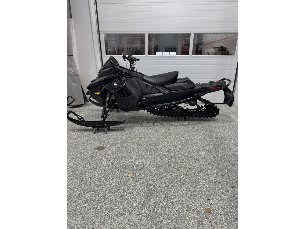 2025 Ski-doo Renegade X-rs 900 Ace Turbo R Ice Ripper Xt 1.5" E.s. W/ Smart-shox W/ 10.25" Touchscreen alt