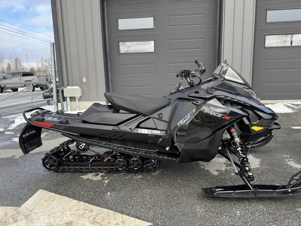 2025 Ski-Doo MXZ X 850 E-TEC 137''