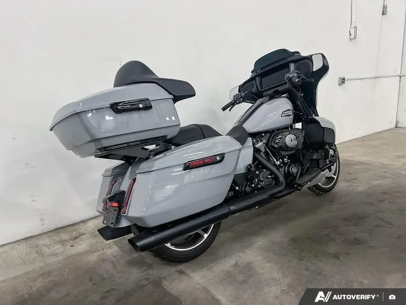 2025 Harley-Davidson FLHX - Street Glide® thumbnail 7