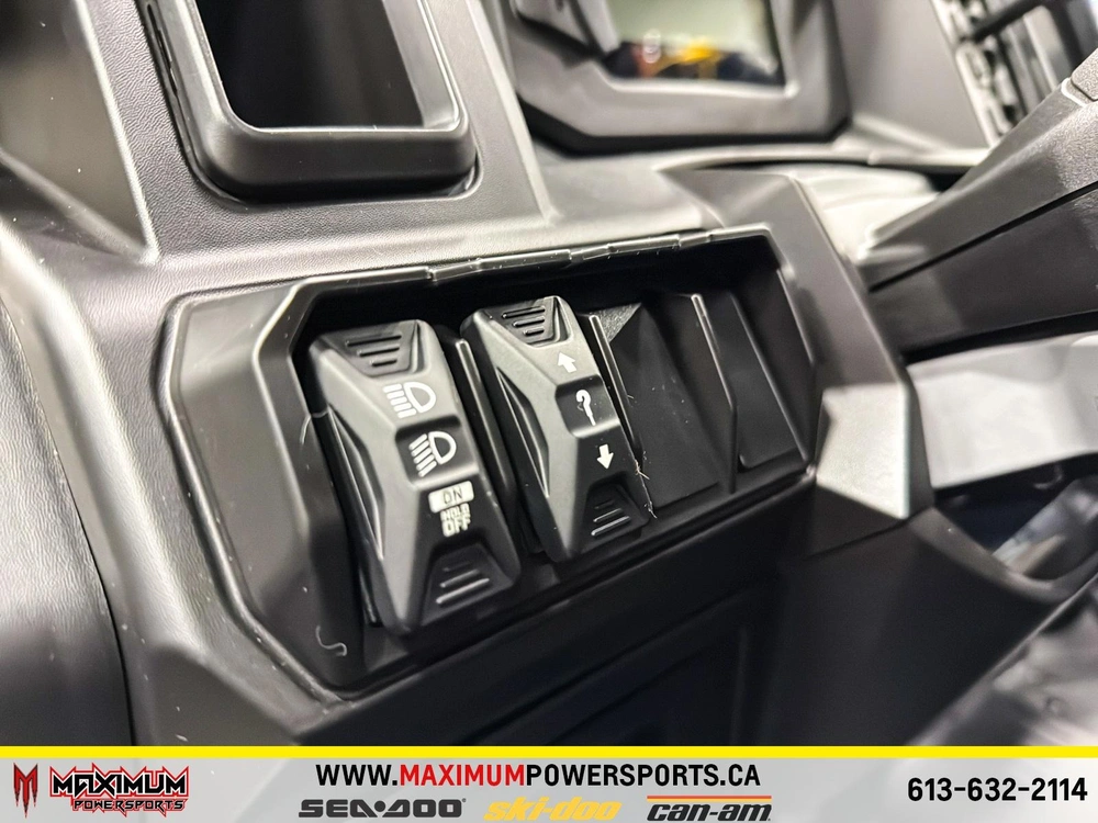 Can-am Defender Xt Hd11 W/10.25 Infotainment 2026 alt