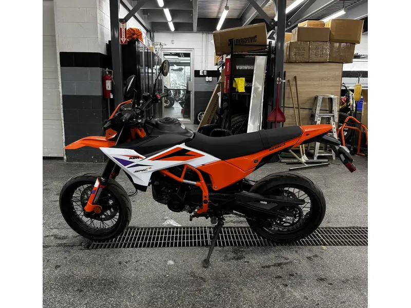 2025 KTM 390 SMC R thumbnail 5