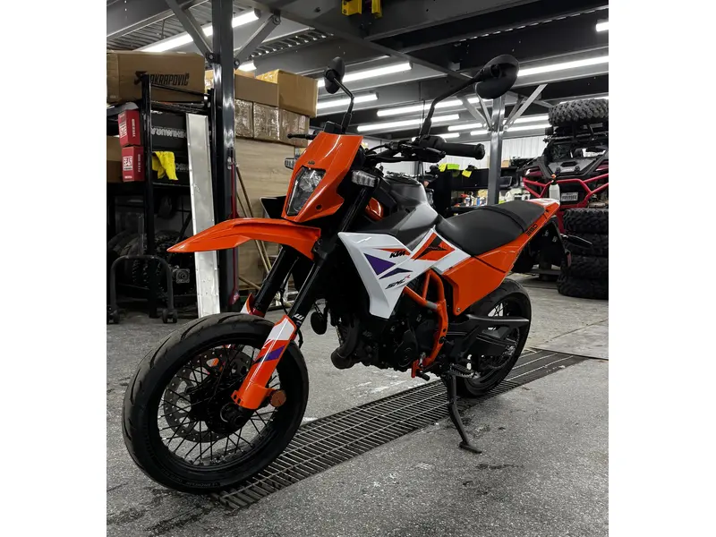 2025 KTM 390 SMC R thumbnail 6