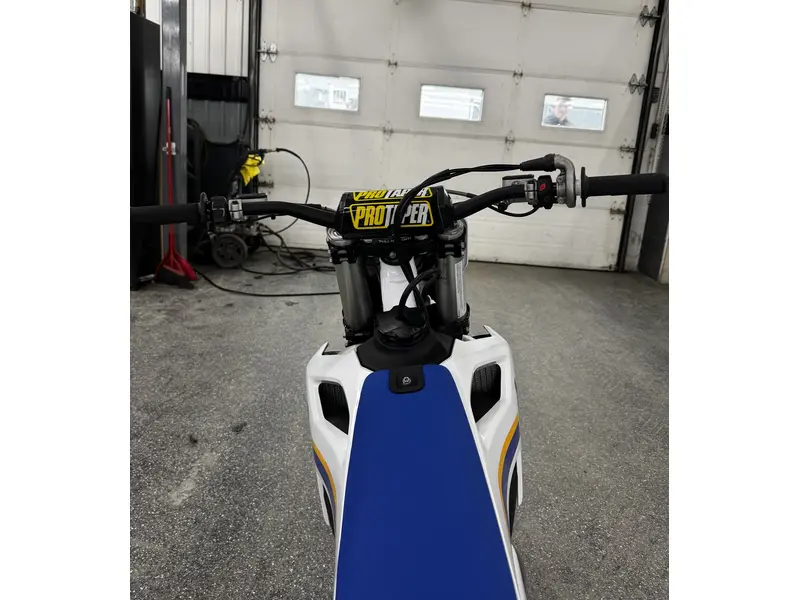 2023 Husqvarna FC 450 HERITAGE thumbnail 10
